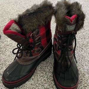 Natural Reflections Red, Black and Brown Winter Boots